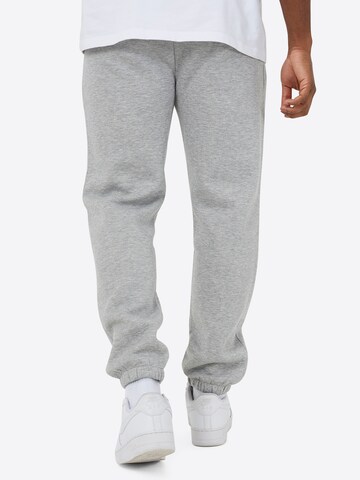 Tapered Pantaloni di BRAVE SOUL in grigio