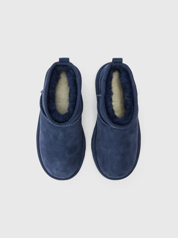 Bocanci de zăpadă 'CLASSIC ULTRA MINI' de la UGG pe albastru