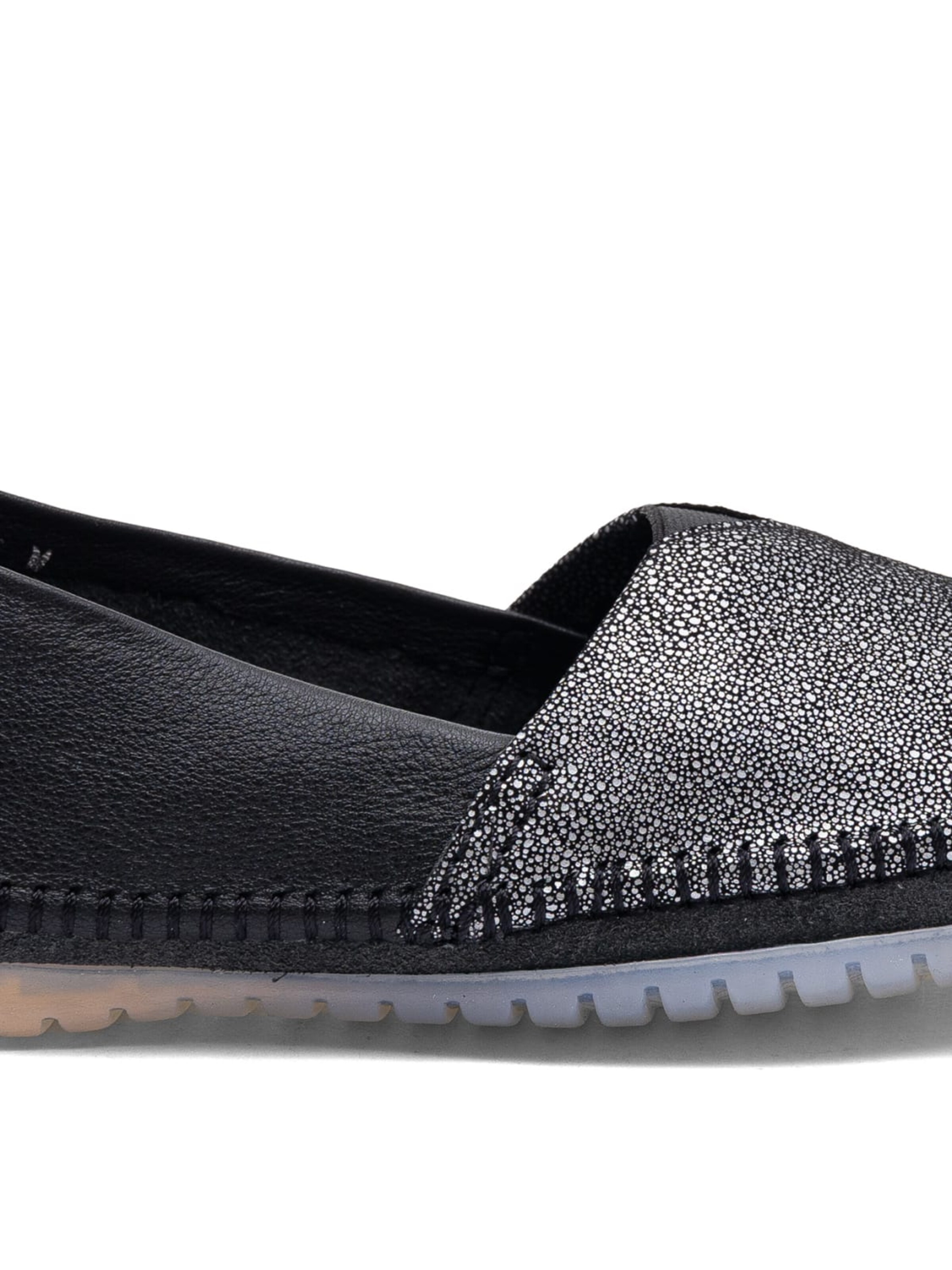 Maciejka Slip-ons '1930W-46/00-0' in Black
