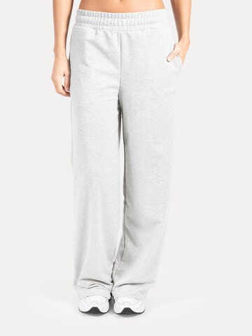 Loosefit Pantalon 'Kanya' Smilodox en gris : devant