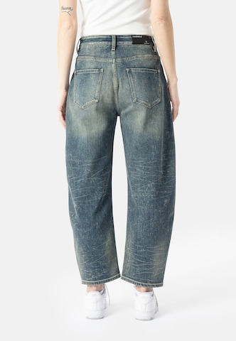 Barrel Jean 'Joana' Elias Rumelis en bleu