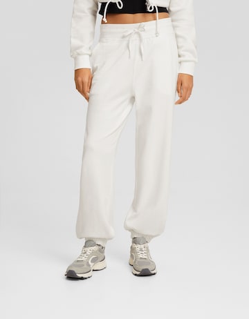 Bershka Tapered Bukser i hvid: forside