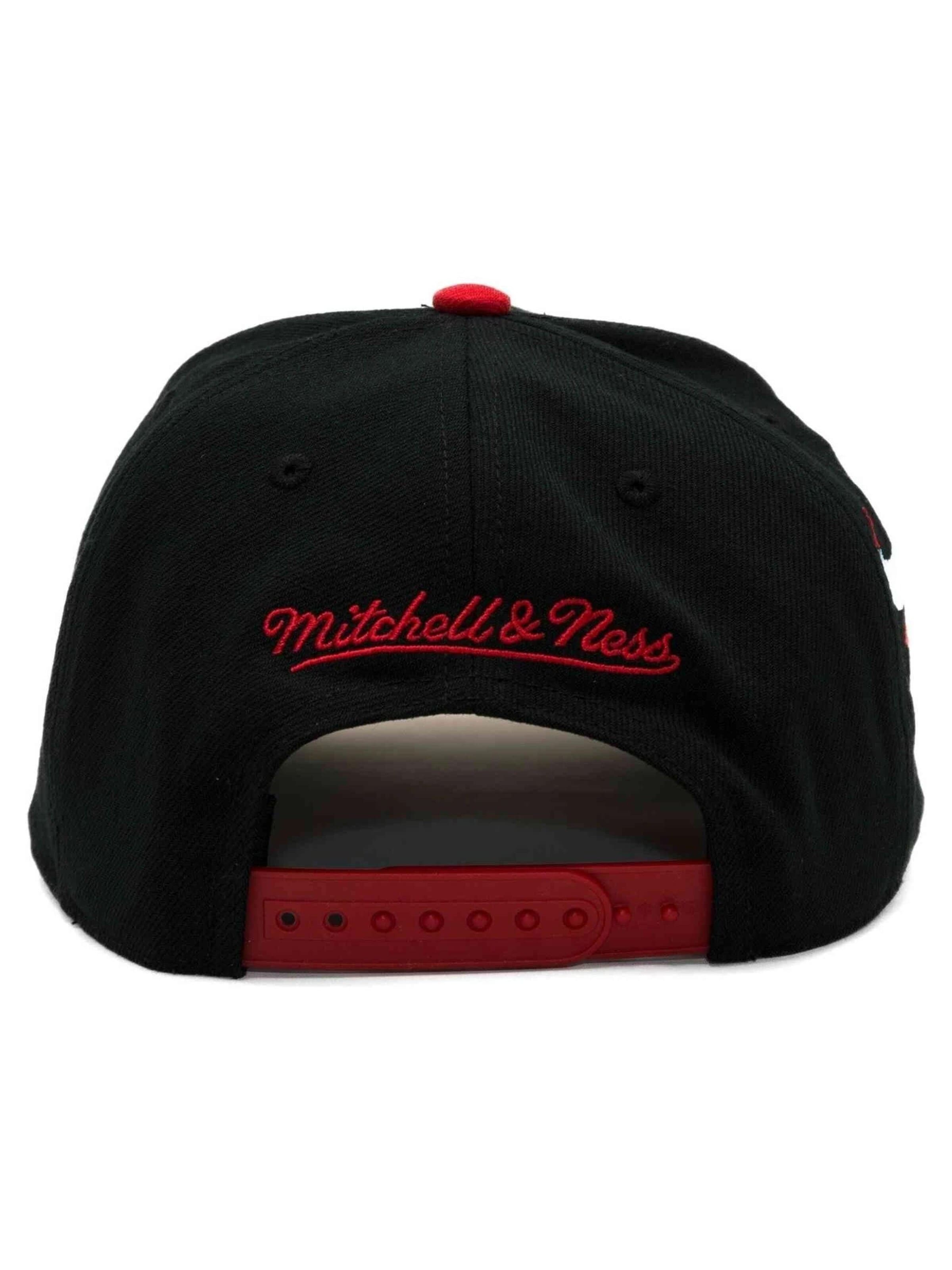 Casquette 'Gorra mitchell & ness negra bulls best in class pro snapback' Mitchell & Ness en noir