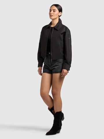 khujo - Chaqueta de entretiempo 'Tovee' en negro