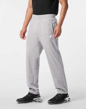 Plein Sport - Tapered Pantalón en gris: frente