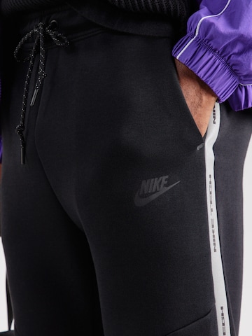 Effilé Pantalon 'TECH FLC' Nike Sportswear en noir