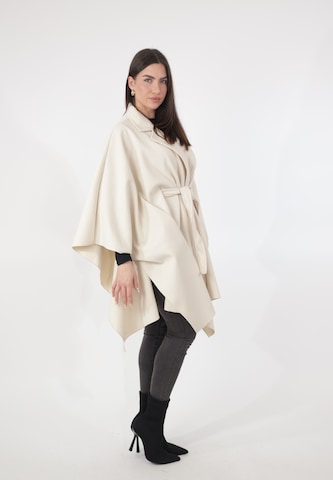 Elara Cape in Beige