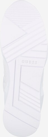 Sneaker low 'TRAVES' de la GUESS pe alb