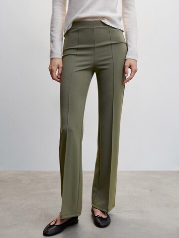 Regular Pantalon à plis 'AVAYA' MANGO en vert : devant