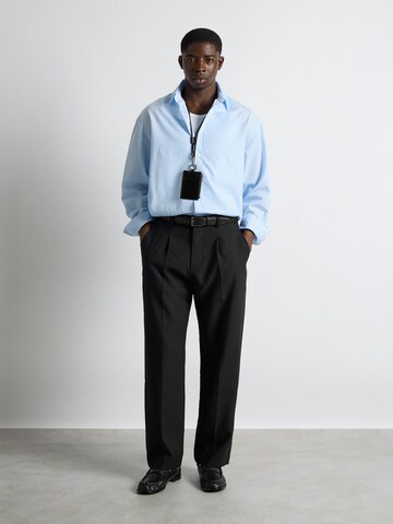 Burocs Regular Pleat-Front Pants in Black