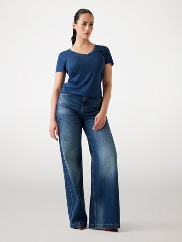 GUESS T-Shirt in Blau