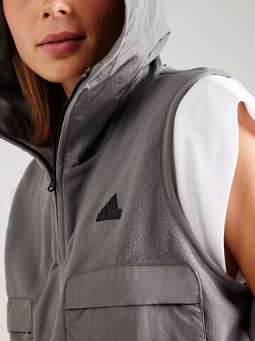 Gilet sportivo di ADIDAS SPORTSWEAR in grigio