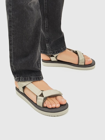 Pull&Bear Trekkingsandal i grön