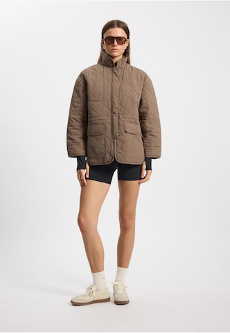 Veste mi-saison 'Lyon' rethinkit studios en marron