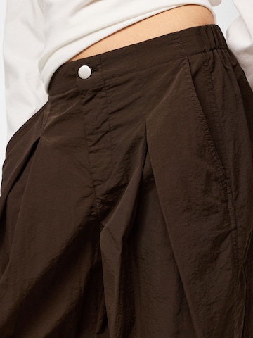 Regular Pantalon PIECES en marron