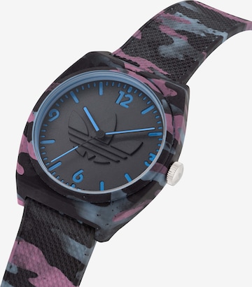 ADIDAS ORIGINALS Zegarek analogowy 'PROJECT TWO' w kolorze różowy