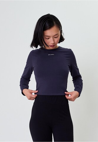OH APRIL T-shirt 'Ica' i blå: framsida