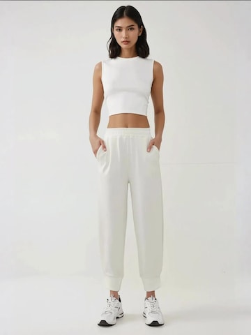 Hiccup Tapered Hose in Beige