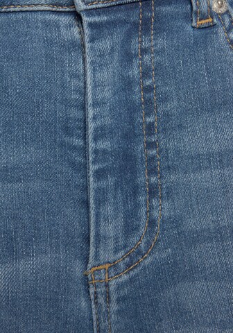 LASCANA Flared Jeans in Blauw