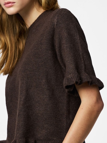 Pullover 'PCSally' di PIECES in marrone