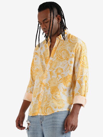 Campus Sutra - Ajuste regular Camisa ' Brayden ' en amarillo