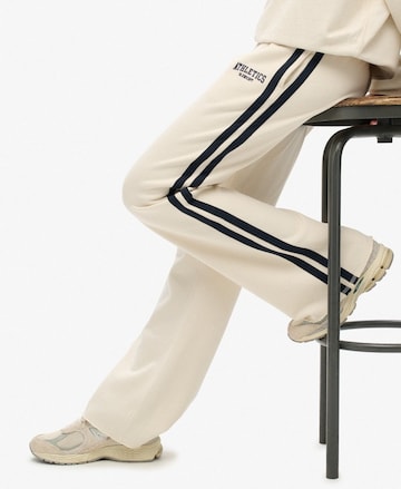 Loosefit Pantalon Superdry en blanc
