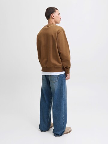 JACK & JONES Свитшот 'JJEUrban Edge' в Коричневый