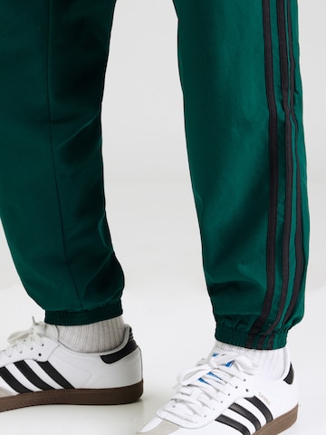ADIDAS ORIGINALS Tapered Παντελόνι σε πράσινο
