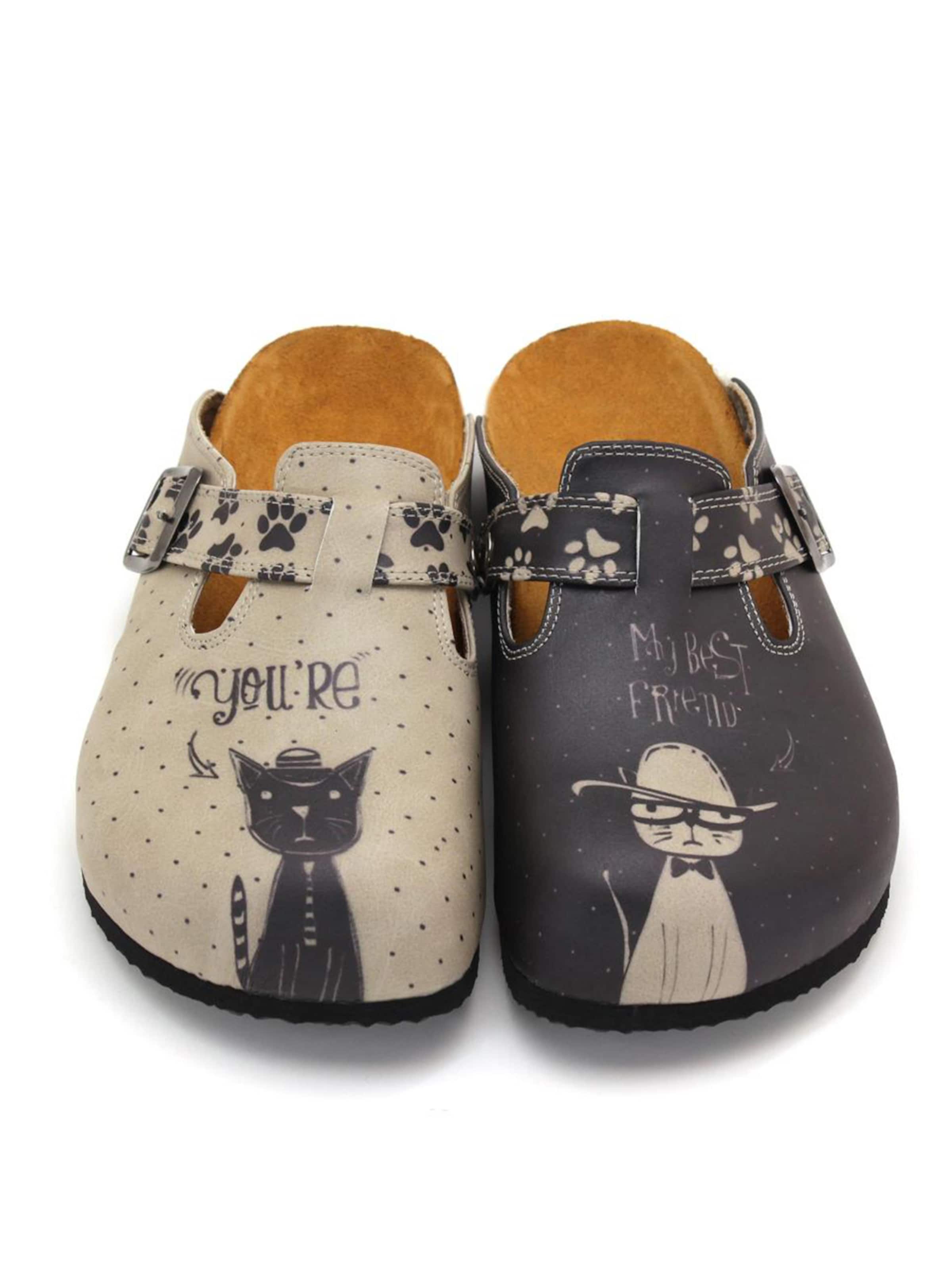 Clogs 'Women Calceo Black and Beige Clogs CAL5422 with cat design' di Goby in colori misti
