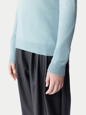 GOBI Cashmere Trui 'Women's Essential Cashmere Crewneck Sweater' in Blauw