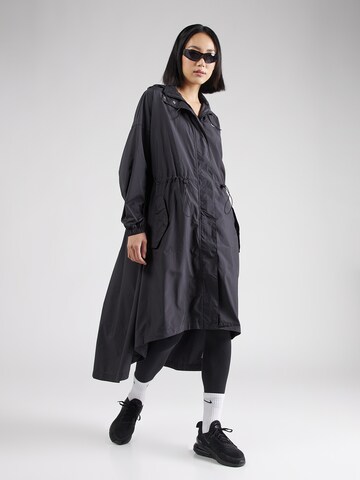 Nike Sportswear Ανοιξιάτικο και φθινοπωρινό παλτό 'ESSENTIAL' σε μαύρο: μπροστά