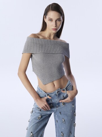 Pull-over Twist en gris : devant