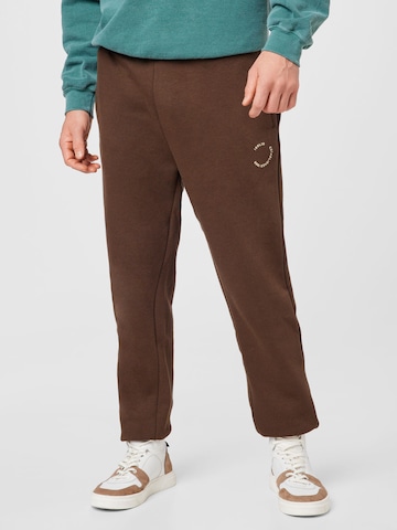 !Solid Tapered Trousers 'Victer' in Brown: front