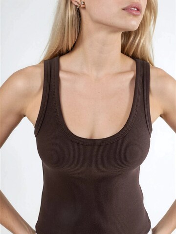 Busem Top in Brown