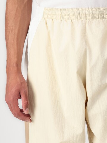 Nike Sportswear Baggy Kalhoty 'CLUB' – zelená