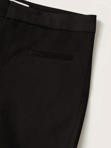 MANGO Rozkloszowany krój Spodnie 'Trumpet2' w kolorze czarny