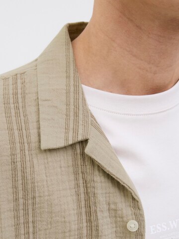 JACK & JONES Comfort Fit Skjorte 'JOREaster Patras' i beige