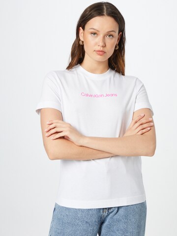 Tricou de la Calvin Klein Jeans pe alb: față