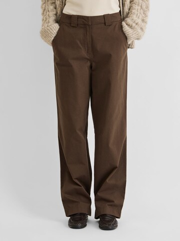 ROUGE EDIT Wide leg Trousers in Brown: front