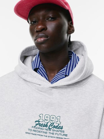 Sweat-shirt 'STWD FRESH CODES' Pull&Bear en gris