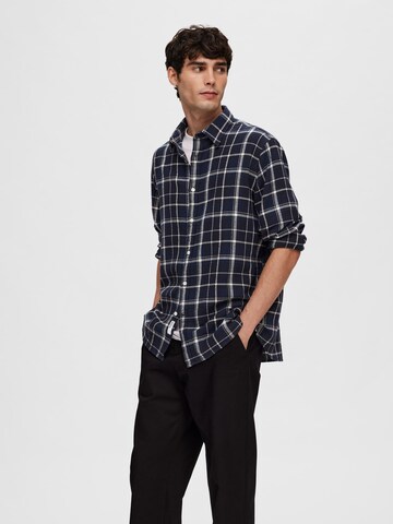 SELECTED HOMME Comfort fit Button Up Shirt in Blue: front