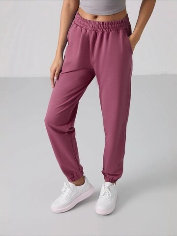 Tommy Life Tapered Nadrág 'Jogginghose' - lila