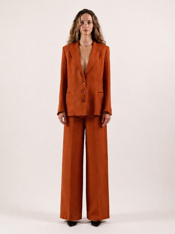 Tailleur di Amarilde in arancione