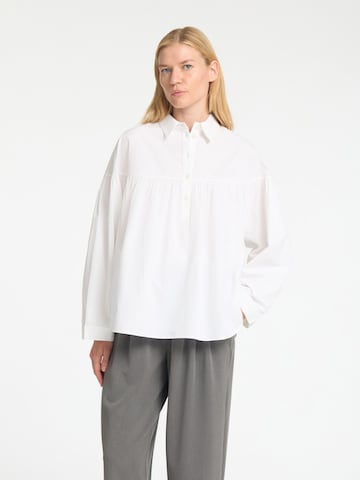SELECTED - Blusa en blanco: frente