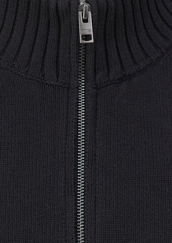 s.Oliver Men Big Sizes Gebreid vest in Zwart: voorkant