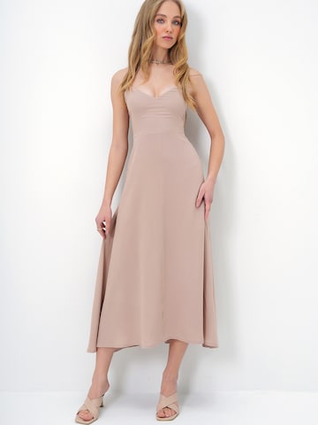 Abito da cocktail di Trend Alaçatı Stili in beige: frontale