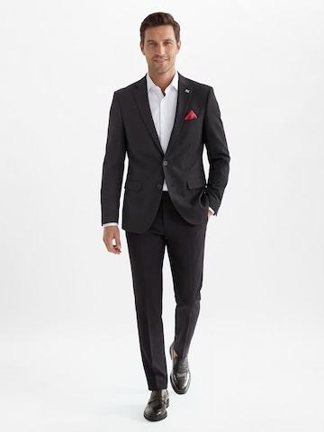 Coupe slim Pantalon à plis Finshley & Harding London en noir