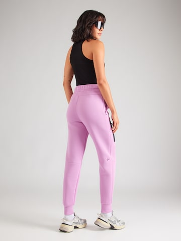 Tapered Pantaloni 'TCH FLC' di Nike Sportswear in rosa