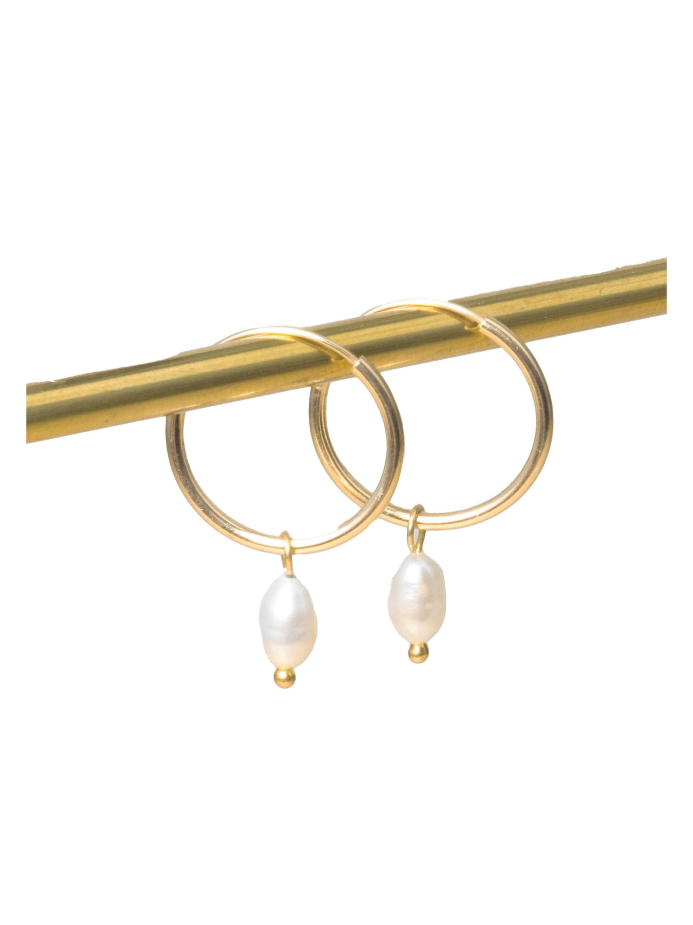 fejn Ohrringe 'Pearl Hoop', Süßwasser-Zuchtperlen, handgefertigt,nachhaltiger Echtschmuck, 18K vergoldet,12/14mm in Gold: Vorderseite