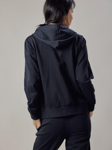 Felpa 'Felpa con Cappuccio e Zip' di OWN Off With Nature in blu